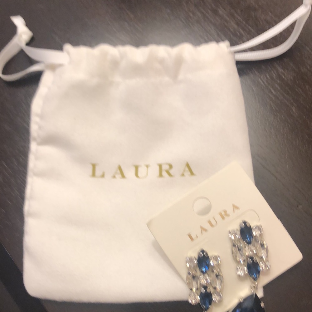 Laura Earings - Picture 3 of 4
